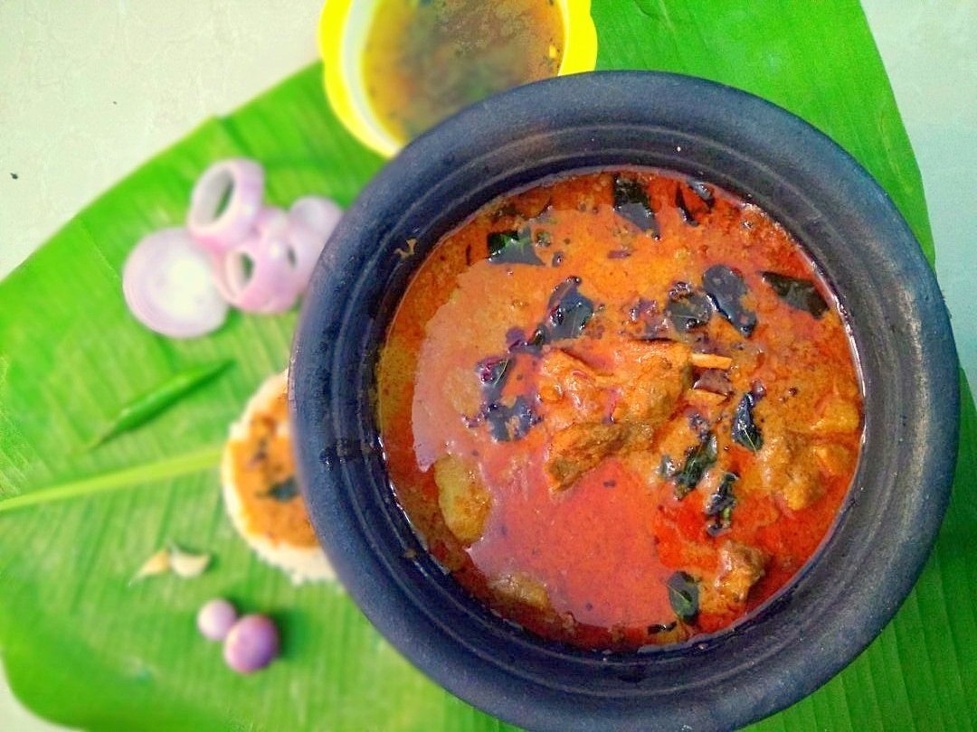 Attirachi Kuzhambu - Spicy Mutton Gravy