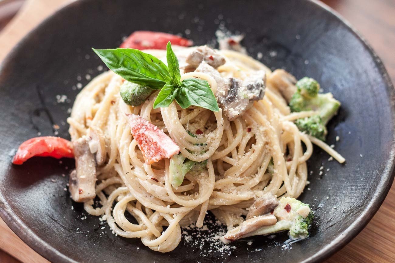 Alfredo Spaghetti with Mushrooms and Broccoli