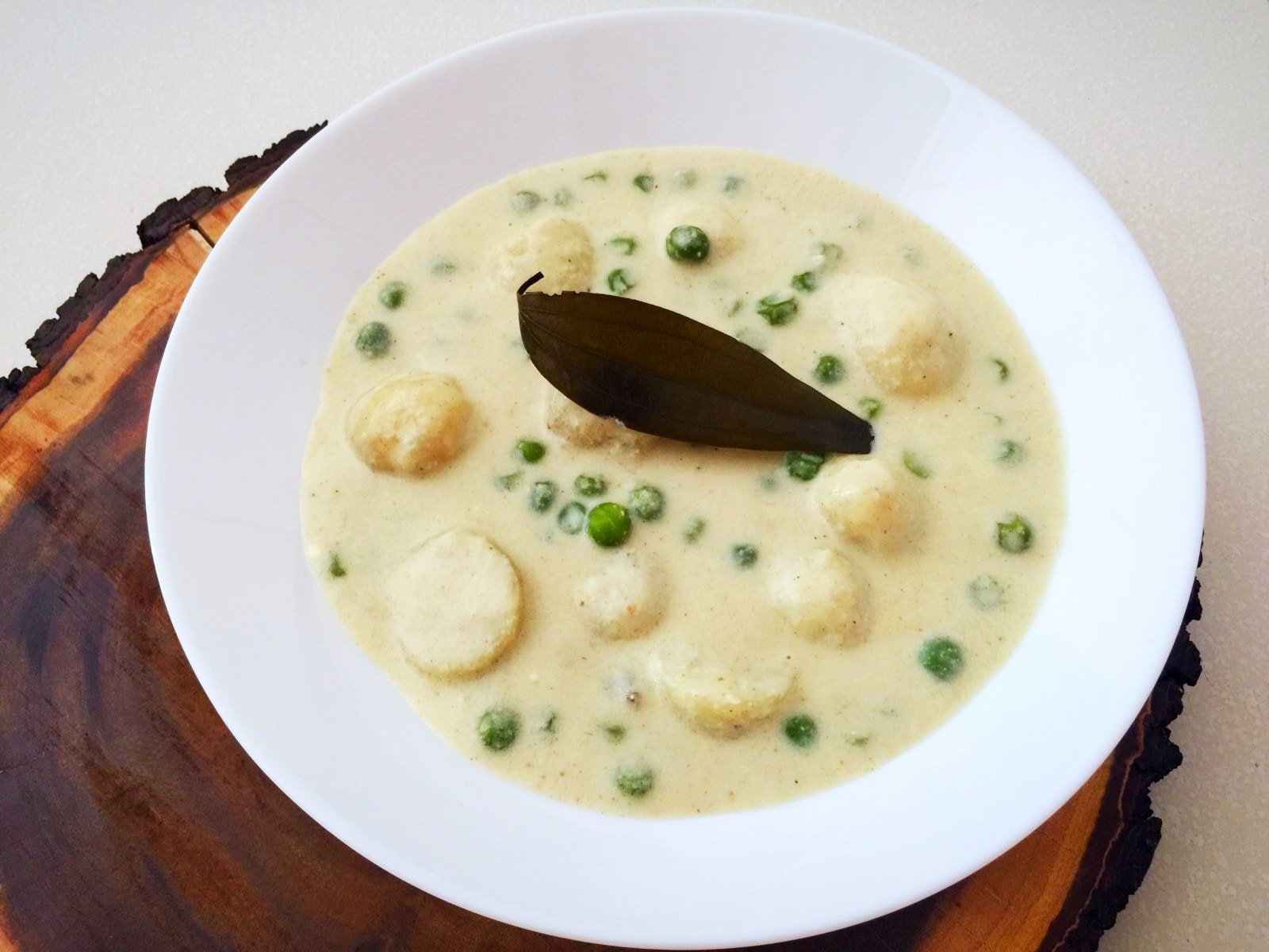 Aloo Matar Korma in White Gravy