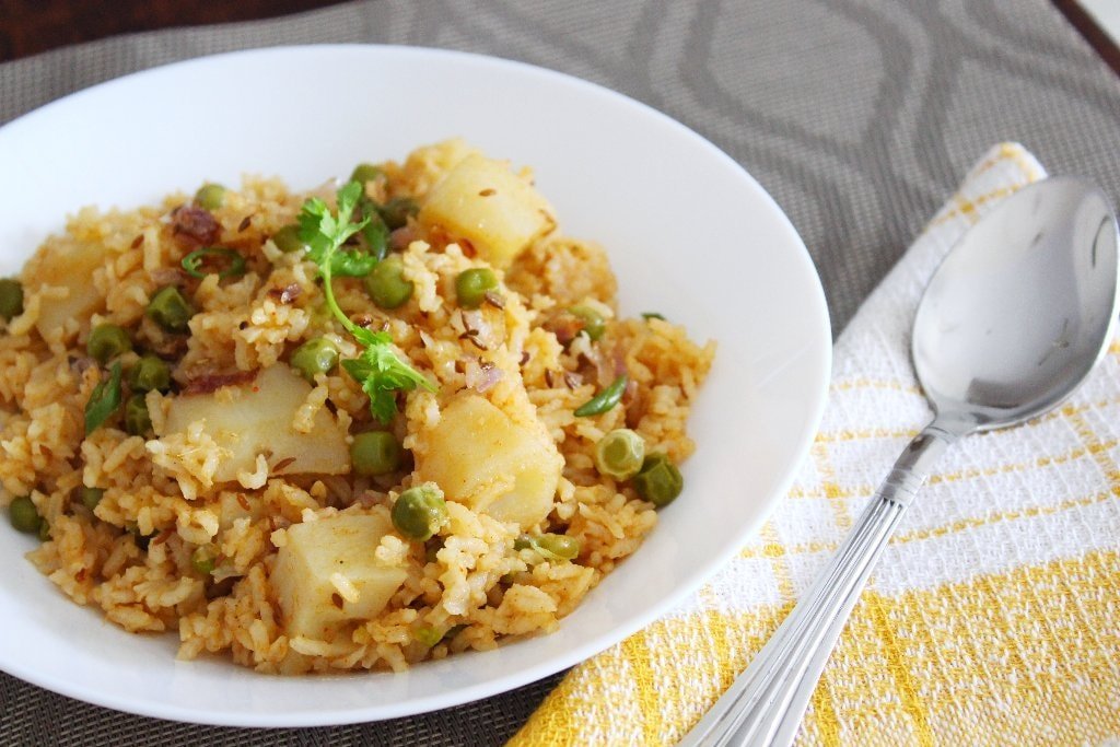 Bhojpuri Aloo Matar Khichdi