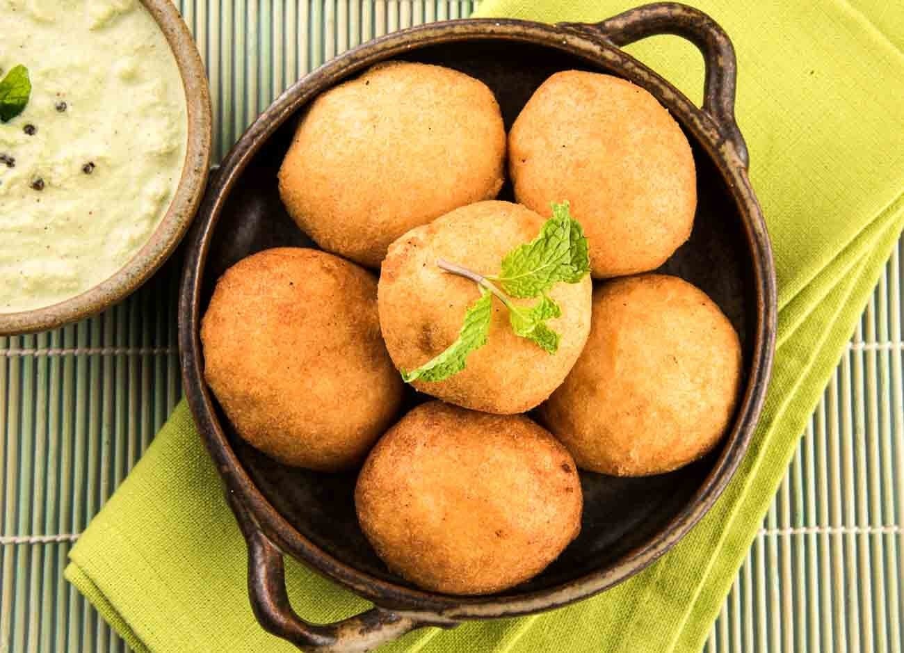 Aloo Vada (Batata Vada)