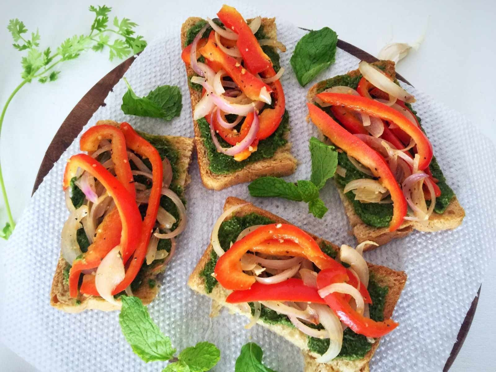 Red Pepper Bruschetta with Coriander-Mint Pesto