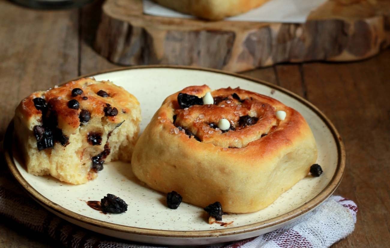Chocolate Chip and Raisin Rolls