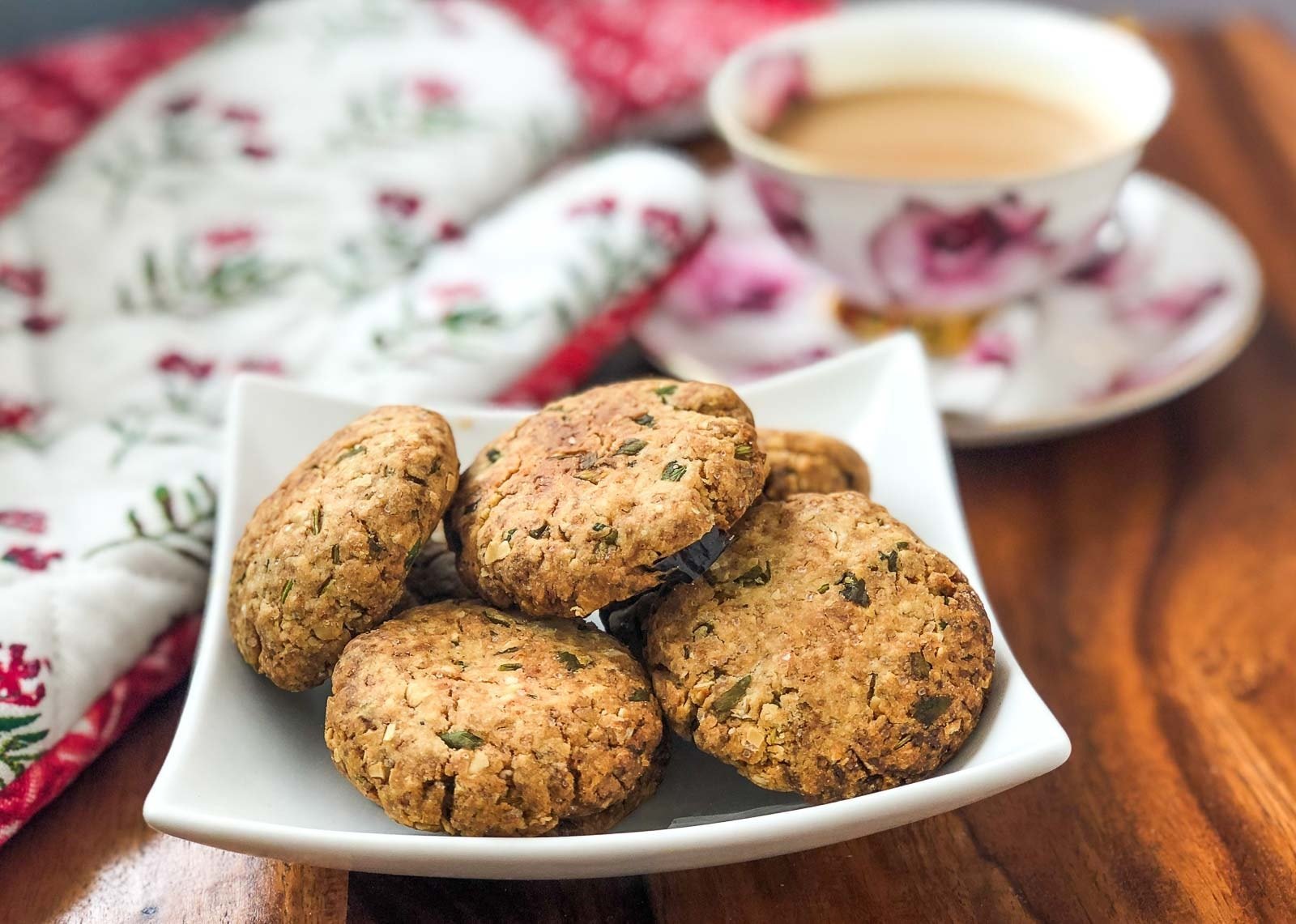 Iyengar-Style Whole Wheat and Oats Savoury Biscuits
