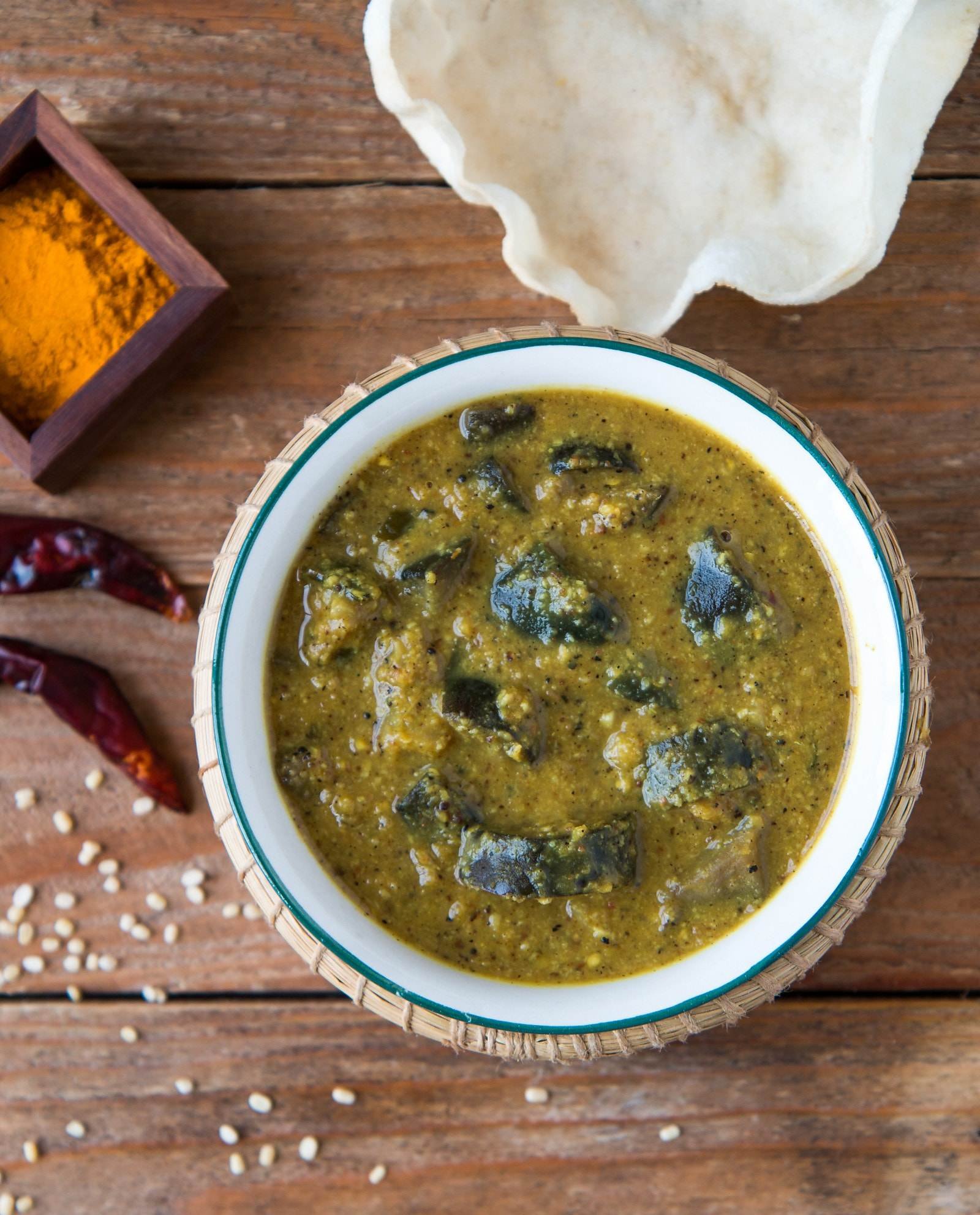 Kathirikai Rasavangi (Brinjal Coconut Curry)