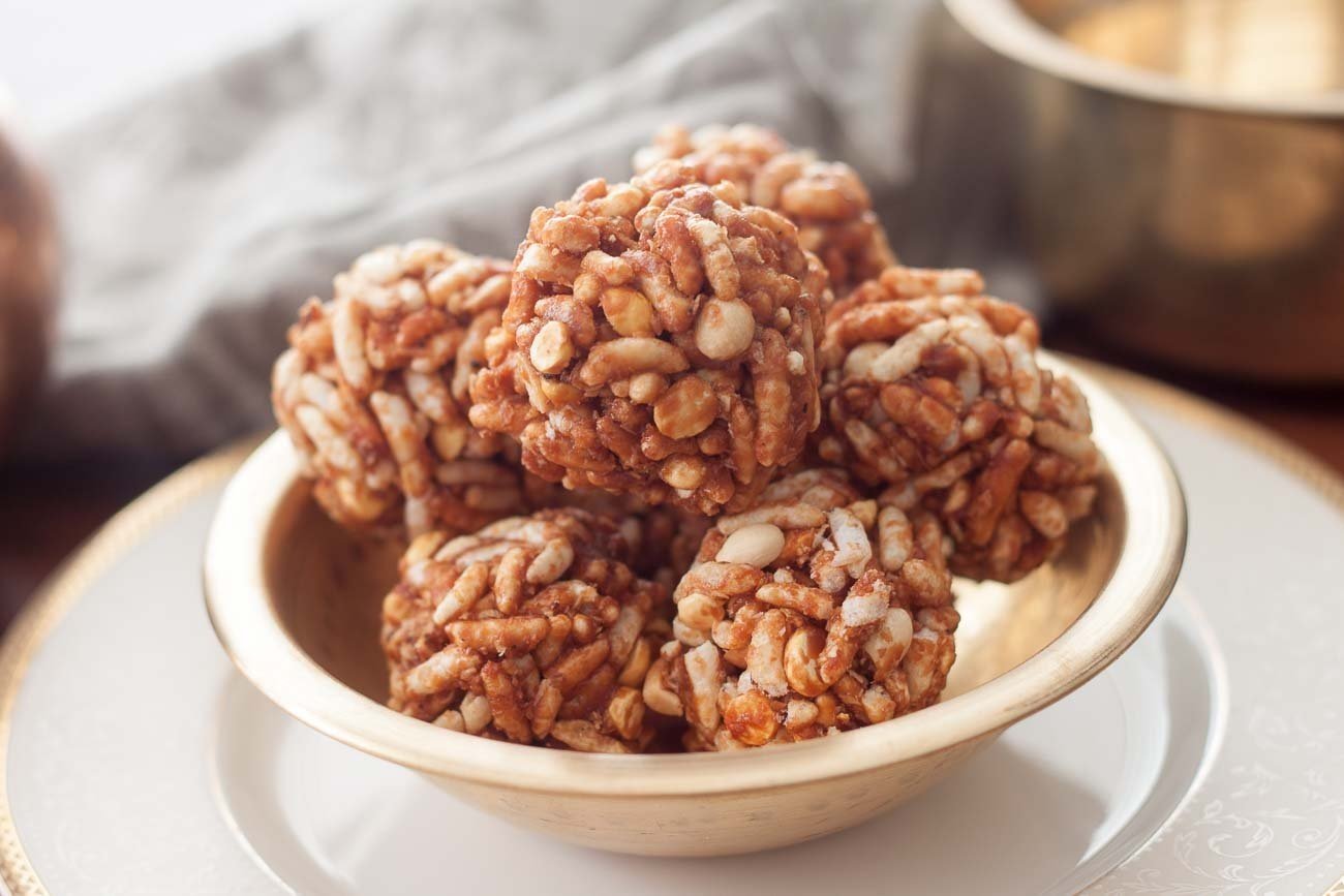 Puffed Rice and Jaggery Laddu