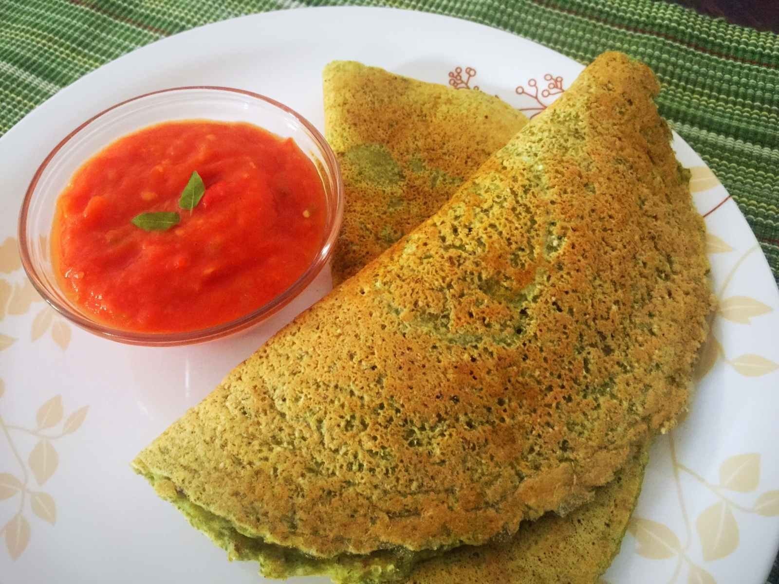 Oats Pesarattu with Green Gram